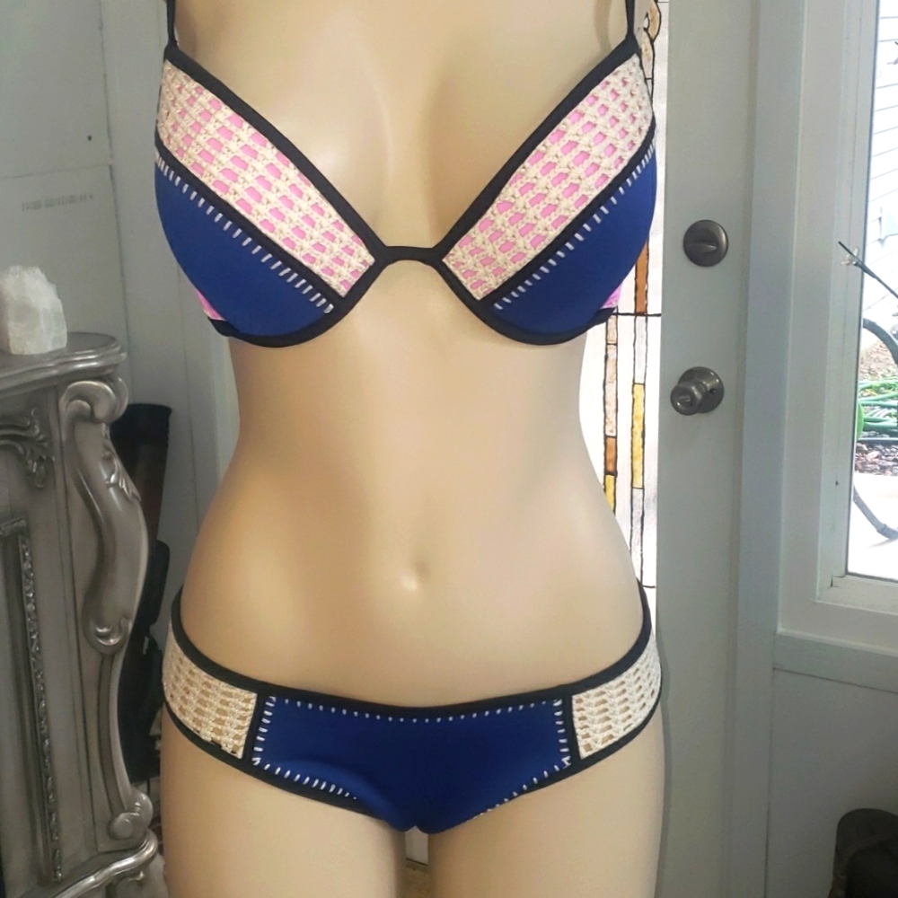 Victoria secret bikini  sz on pics. Rare  have had for 15+ yrs. Never worn.